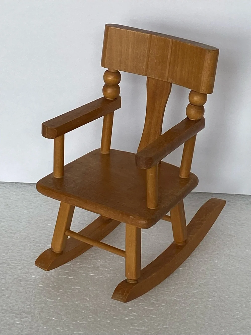 Vintage Strombecker Wooden T-Back Armed Rocking Chair Seat Doll House Furniture